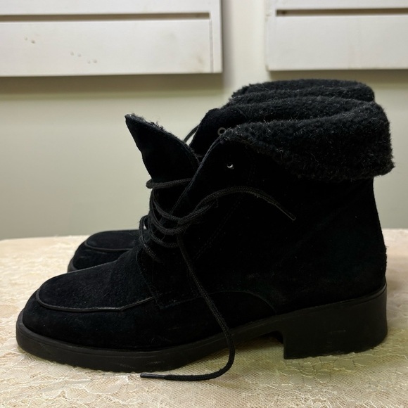 Vintage Hush Puppies Waterproof Black Suede Lace Up Ankle Boots Winter Women’s 7 - Picture 2 of 9